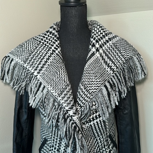 Guess Women's Wool Blend Faux Leather Arms Fringe Trim Plaid Jacket Size Small - Picture 5 of 6